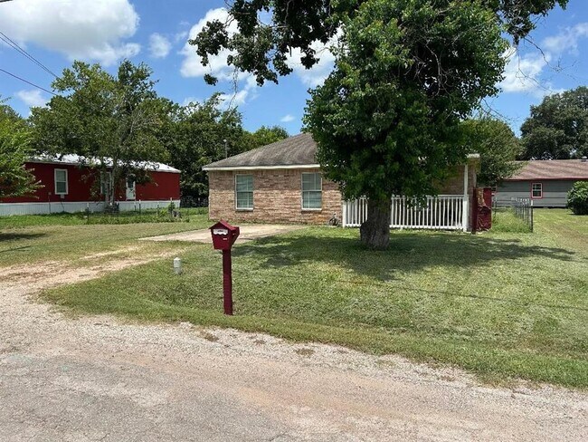 Building Photo - 717 N McCarty Ave