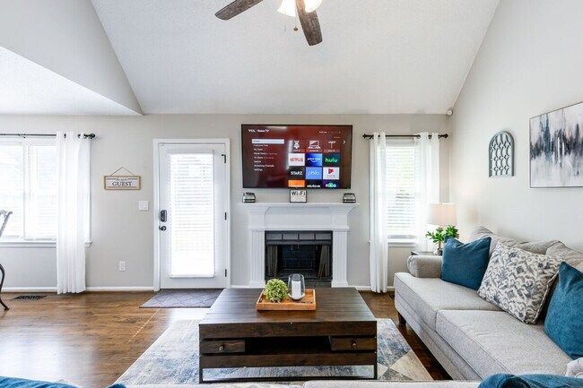 Foto del edificio - 13 Windfield Dr