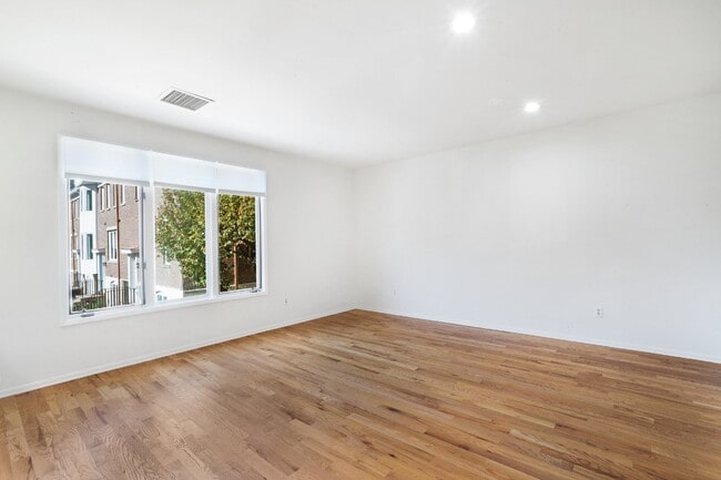 Building Photo - 92 E Blackwell St