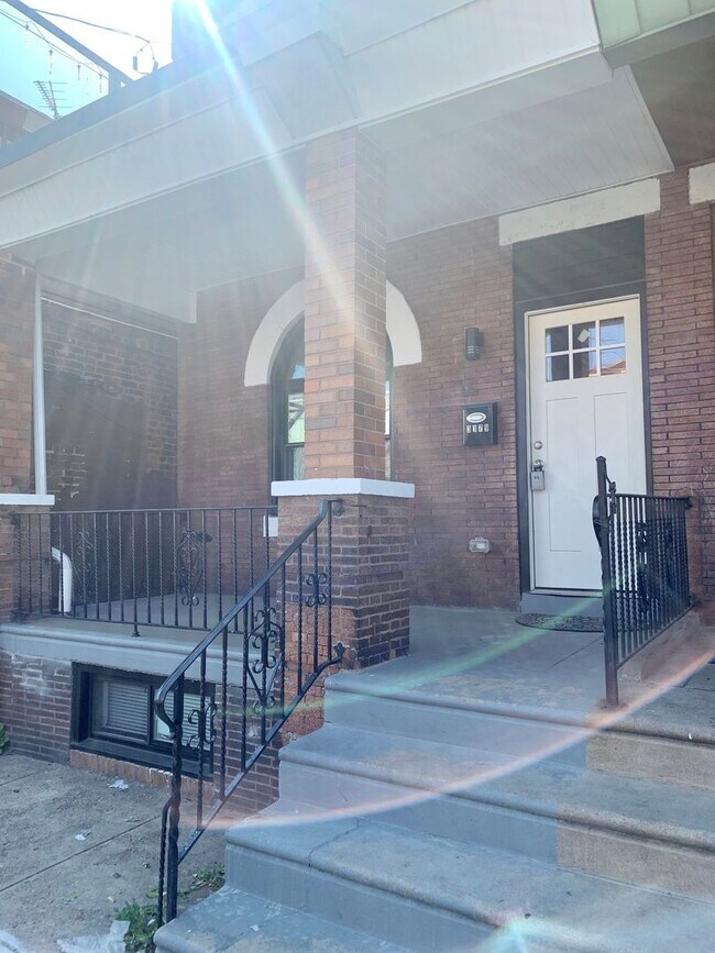 Building Photo - Newly Renovated 3-Bedroom Townhome in Port...
