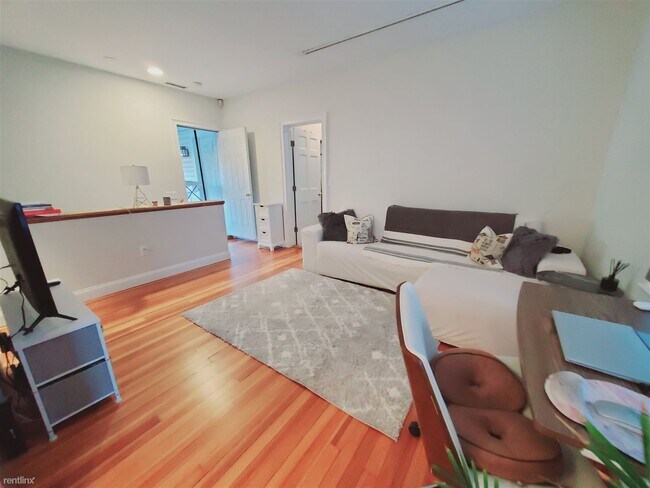 Building Photo - 1 br, 1 bath Condo - 28 Hoyt St Apt D