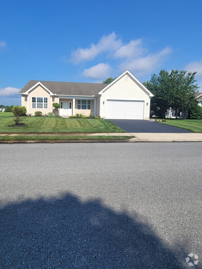 Building Photo - 32818 Almwick Ln