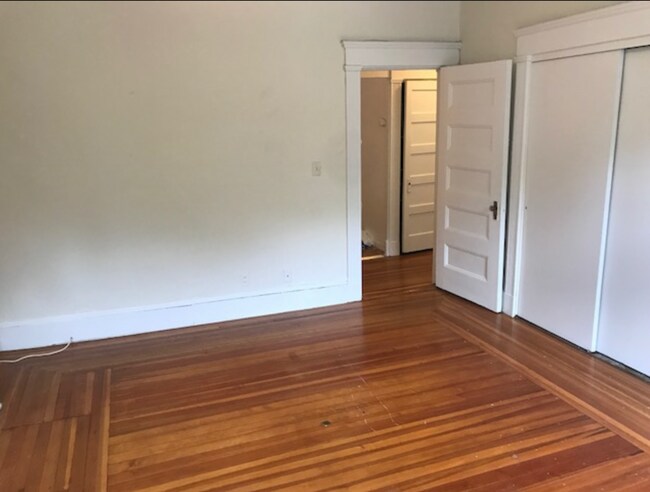 Foto del edificio - 9/1 Coolidge Corner 3BR (2 split) with heat included, balcony, No Fee!