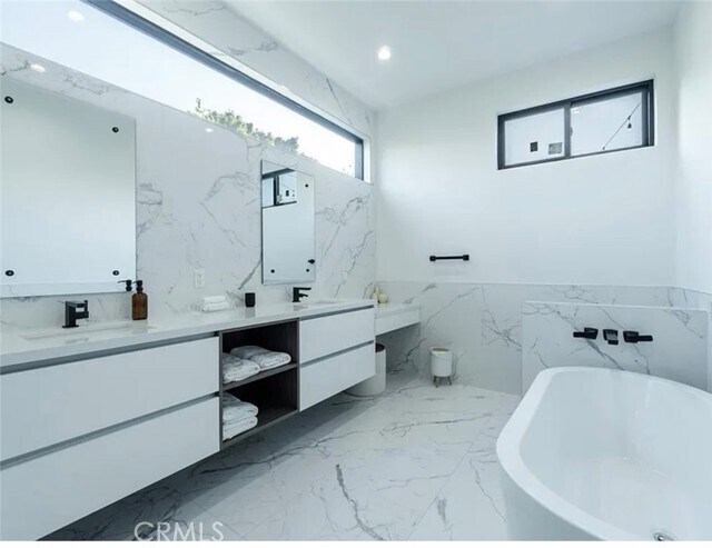 Foto del edificio - 12136 Clarkson Rd