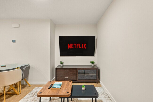 Photo du bâtiment - 84 Rowmont Vw NW