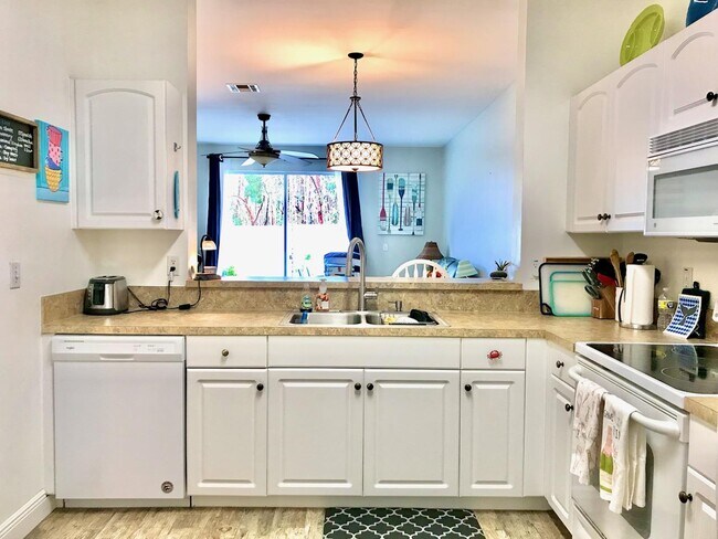 Foto del edificio - 3638 Pine Oak Cir
