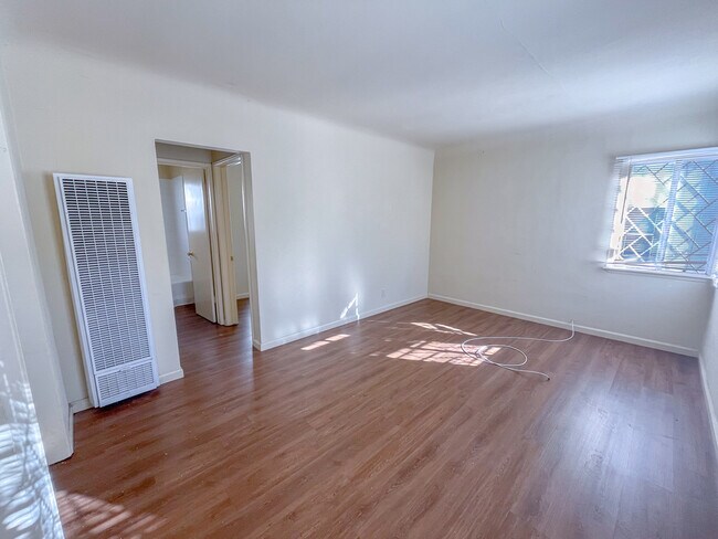 Building Photo - 950 N Eucalyptus Ave