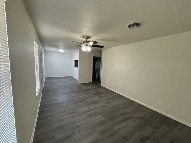Foto del edificio - Ginder Properties1 (3601 Catalina Dr)