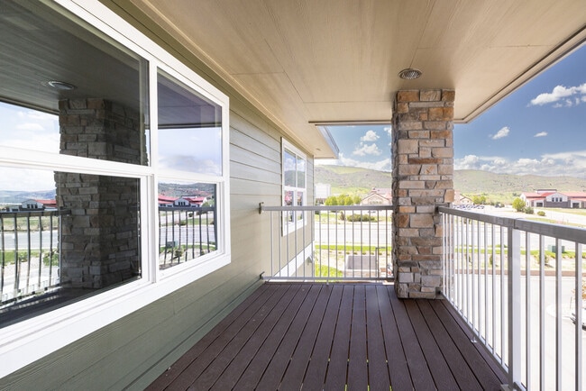 Balcony - Highland Trails