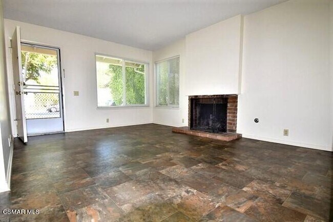 Building Photo - 2660 Briarwood Pl