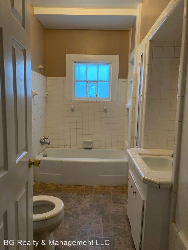 Building Photo - 2 br, 1 bath House - 303 S Guegnon