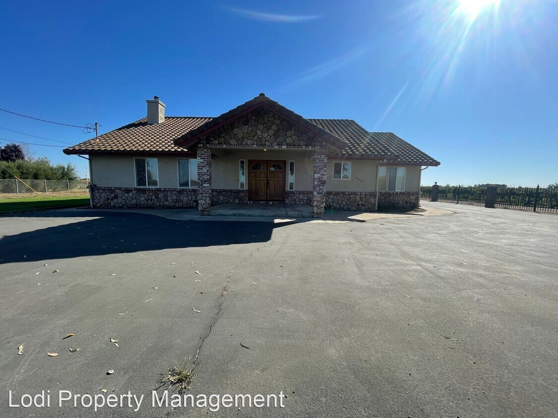 Primary Photo - 3 br, 2 bath House - 21470 N Kennefick Road