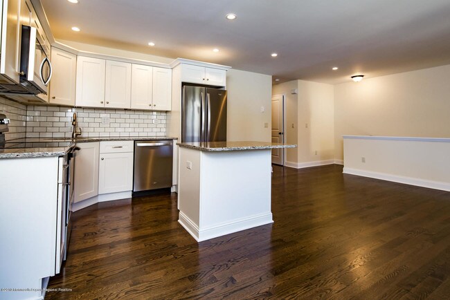 Building Photo - 10 Hilltop Terrace