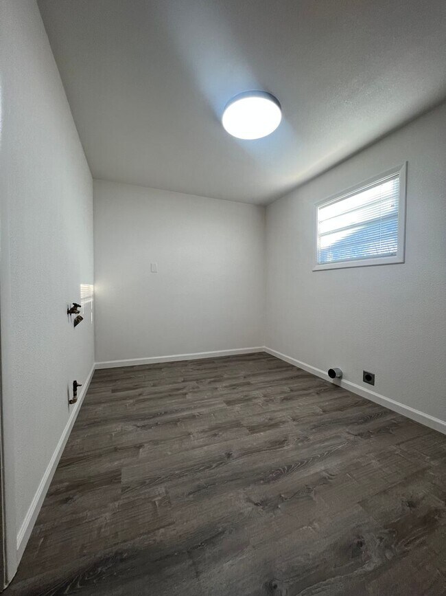 Foto del edificio - 3 Bed, 1 3/4 Bath home with Shop - Water P...