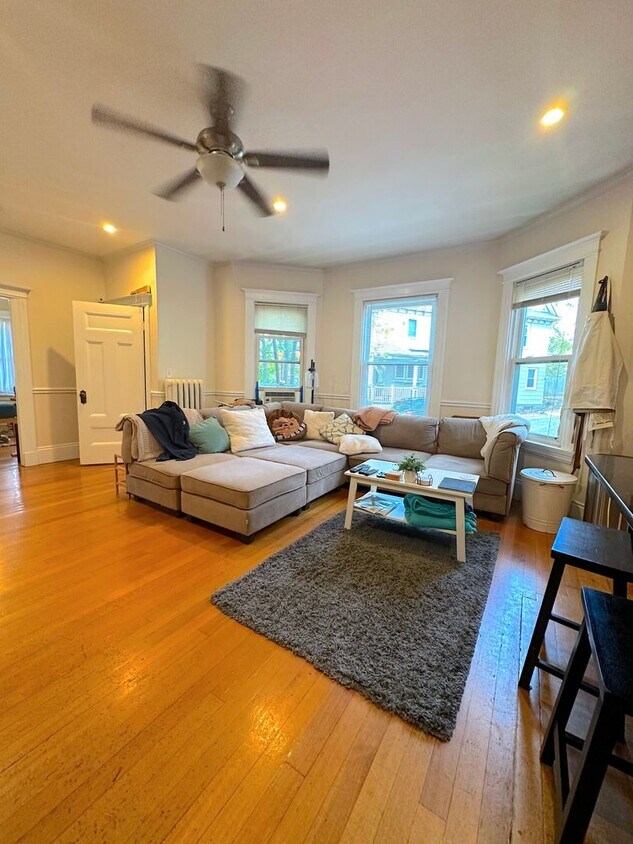 Foto principal - HOT BRIGHTON LISTING!!!!