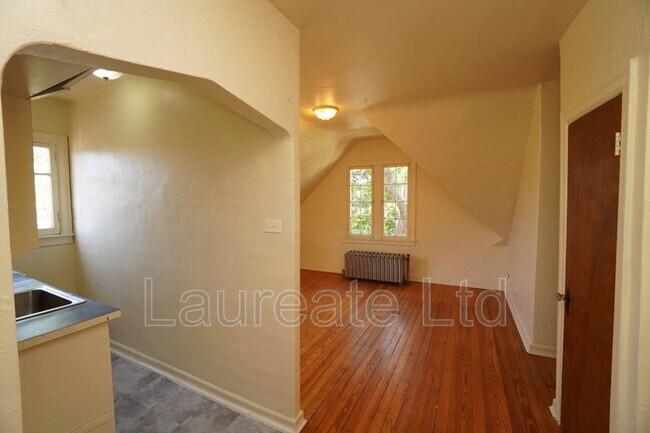 Foto del edificio - 834 N Clarkson St