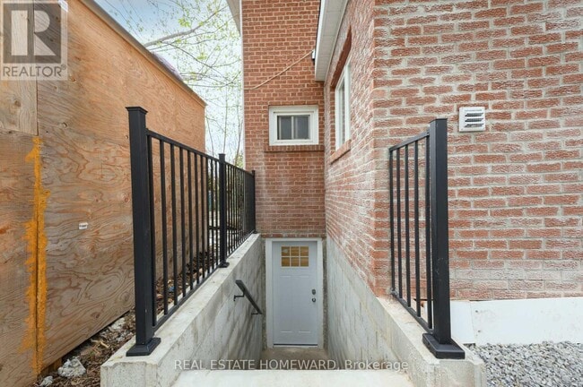 Building Photo - 114 Old Sheppard Ave