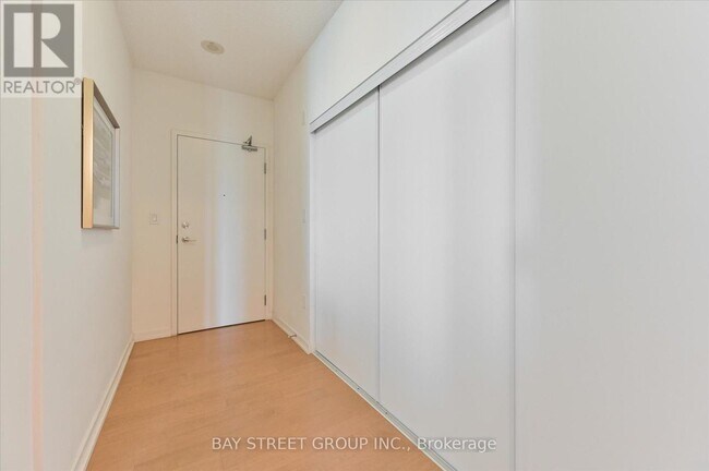 Building Photo - 70 Forest Manor Rd