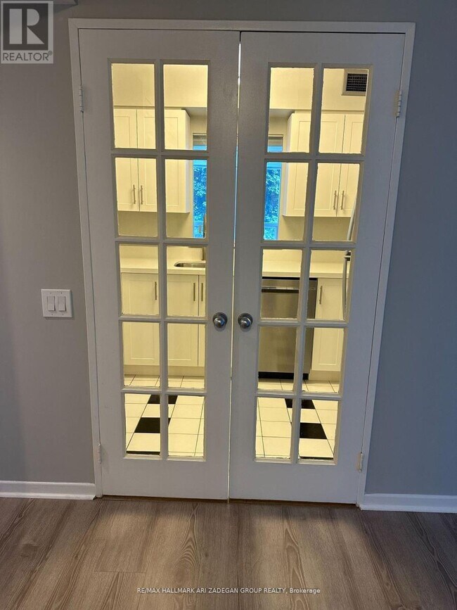 Photo du bâtiment - 21 Overlea Blvd