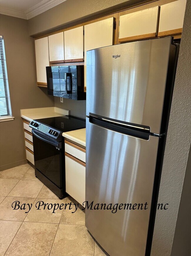 Foto del edificio - Beautiful Del Rey Oaks condo!