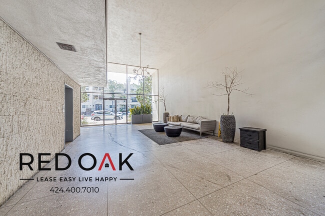 Building Photo - 10741 Moorpark St