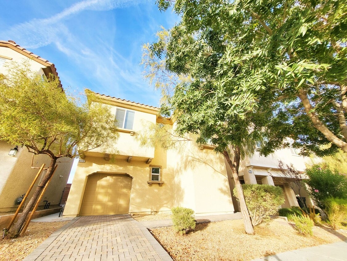 Foto principal - 8512 Pitney Ave