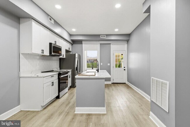 Foto del edificio - 1651 Darley Ave