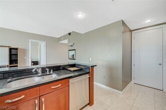 Building Photo - 4575 Dean Martin Dr