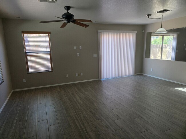 Building Photo - Madisen Estates 9599 N 81 Dr.