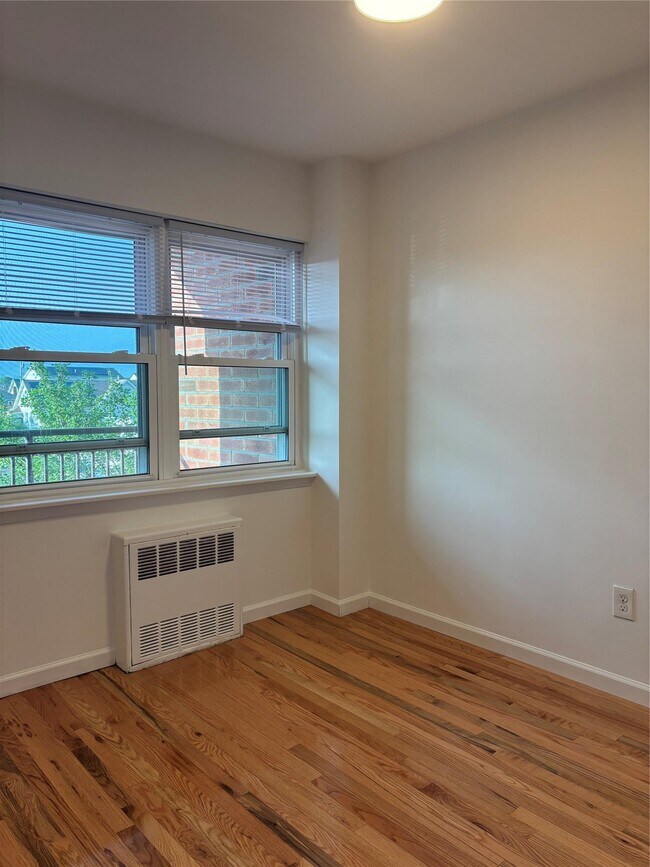 Foto del edificio - 740 E Broadway