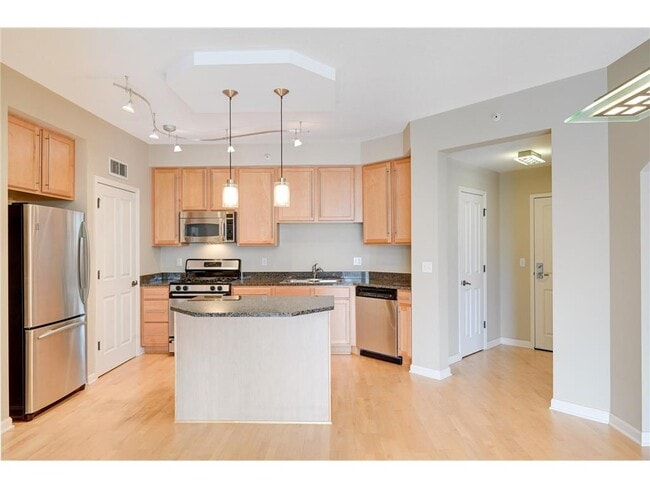 Building Photo - 500 500 E Grant St