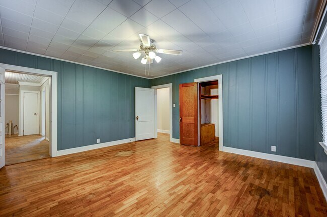 Foto del edificio - FREE MONTH RENT! Freshly Updated 3 Bedroom House