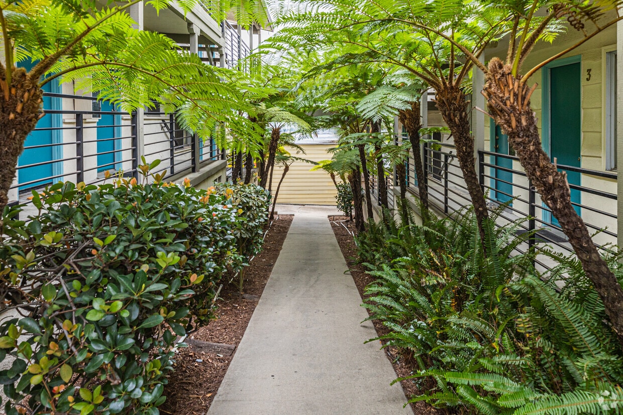 Primary Photo - Overlook Point Apartments