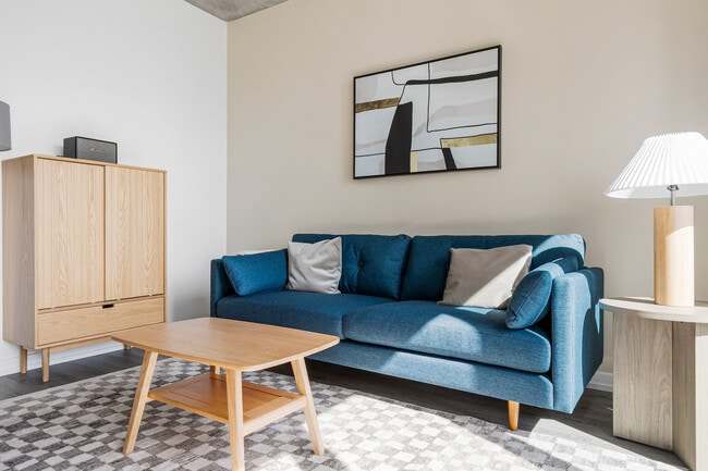 Building Photo - 460 W Chicago Ave