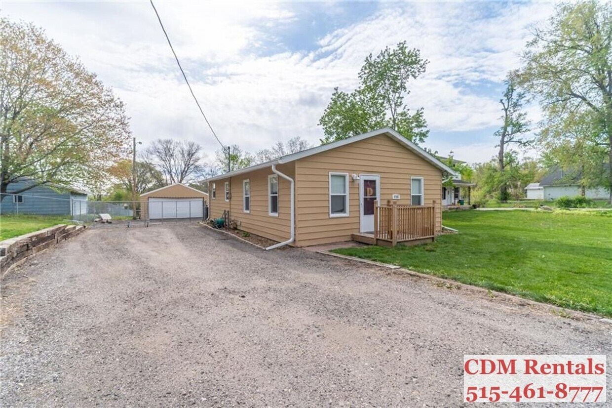 Primary Photo - Cute DSM Ranch Home