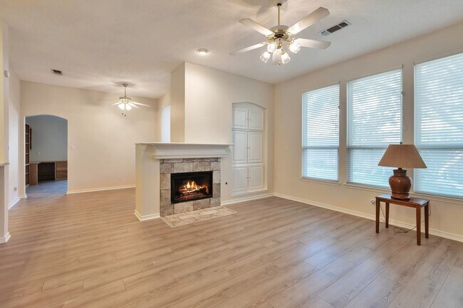 Building Photo - Beautifully maintained Mansfield ISD home ...