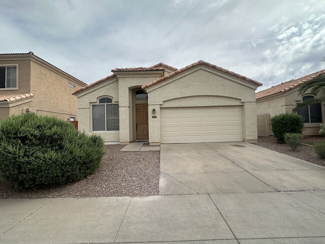 CONVENIENT CHANDLER LOCATION - CONVENIENT CHANDLER LOCATION House