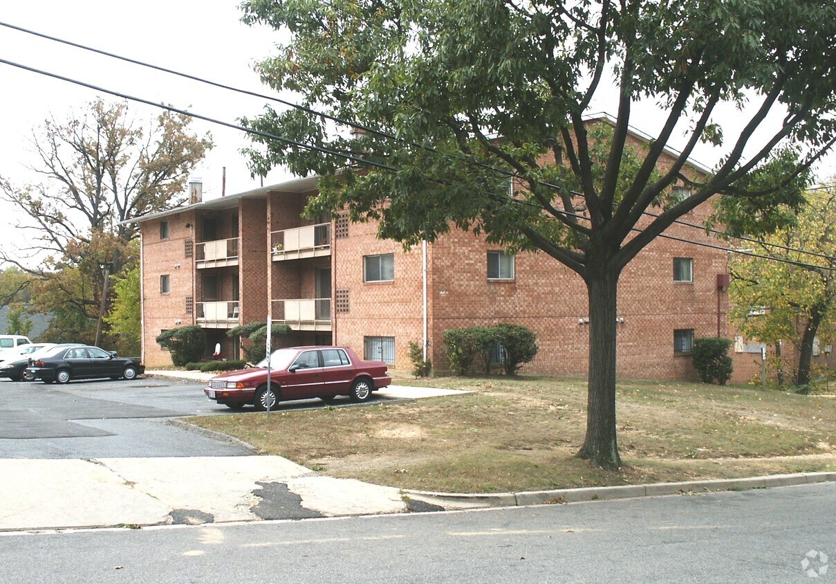 Andre Rowe 10-10-07 - 2760 Naylor Rd SE