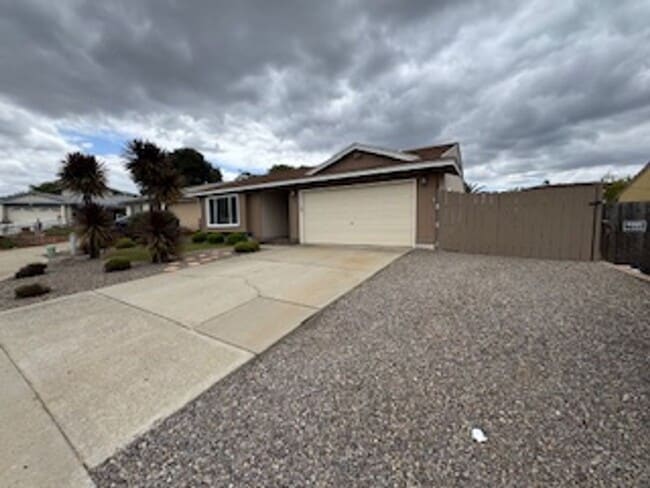 Foto del edificio - Charming 3 Bedroom 2 Bathroom Home Available for Rent!!