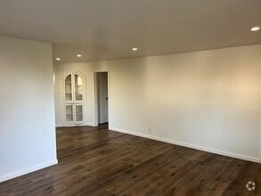 Building Photo - 955 Maltman Ave