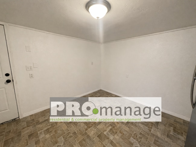 Building Photo - 437 W Crowley St