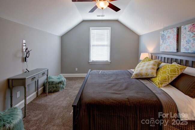 Building Photo - 10400 Orchid Hill Ln