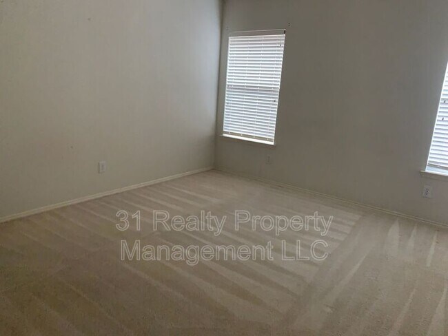 Foto del edificio - 6000 White Pine Dr