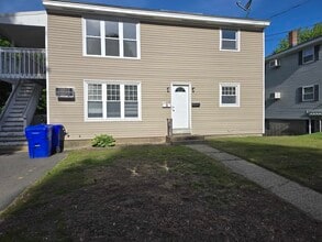 Building Photo - 137 Waterman St