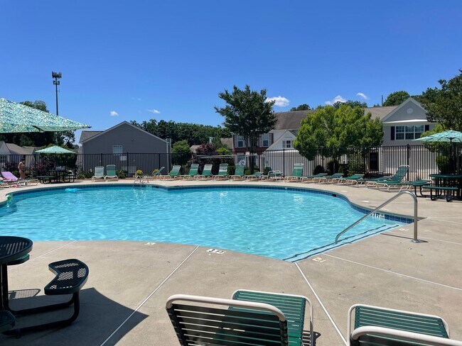 Building Photo - 3 Bed/2.5 Bath Townhome for lease in Desir...