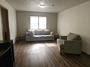 Building Photo - 115 Holly Dr