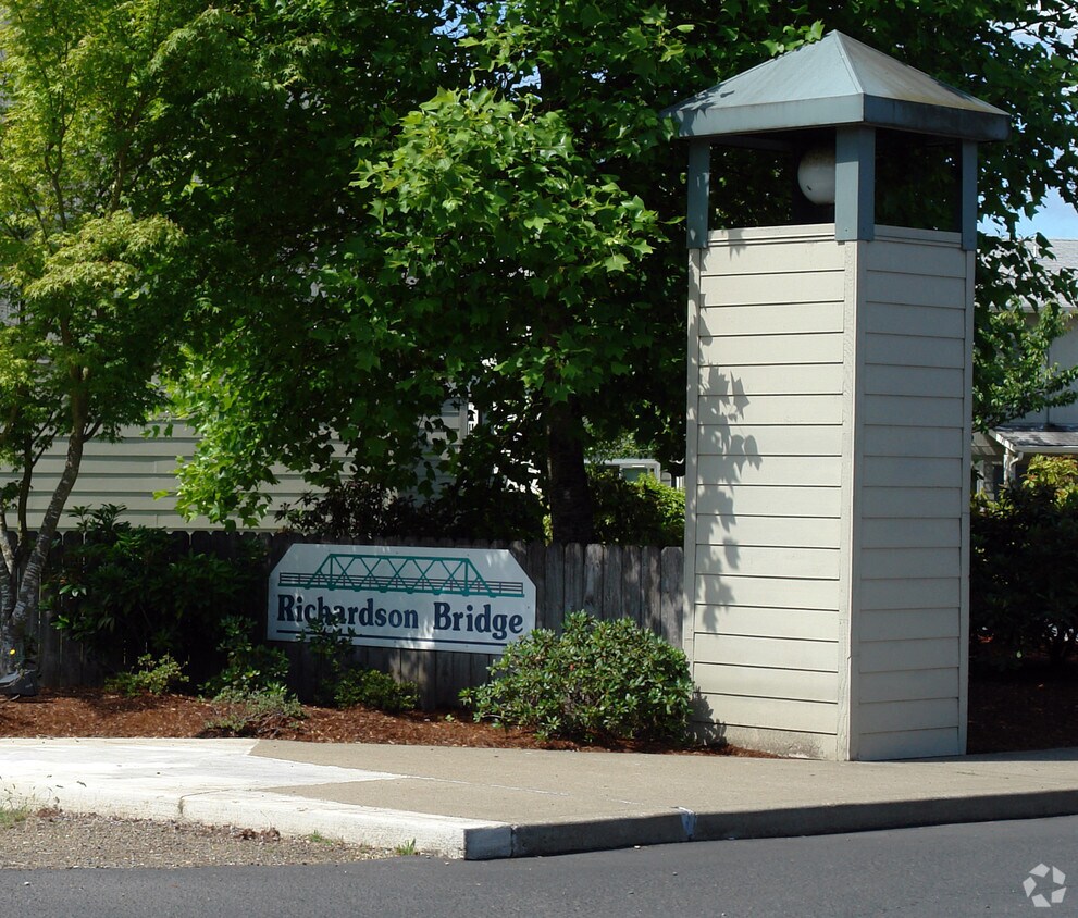 Foto del edificio - Richardson Bridge Apartments