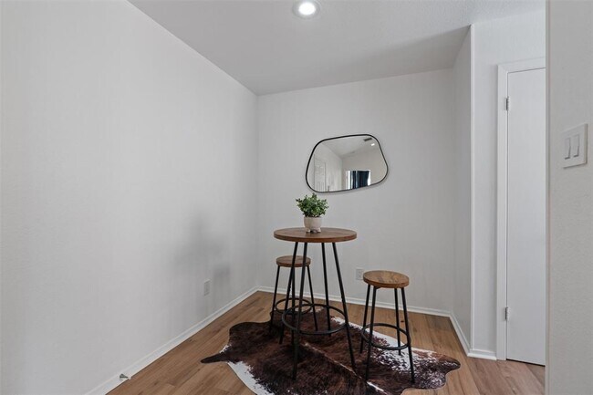 Foto del edificio - 6903 Deatonhill Dr