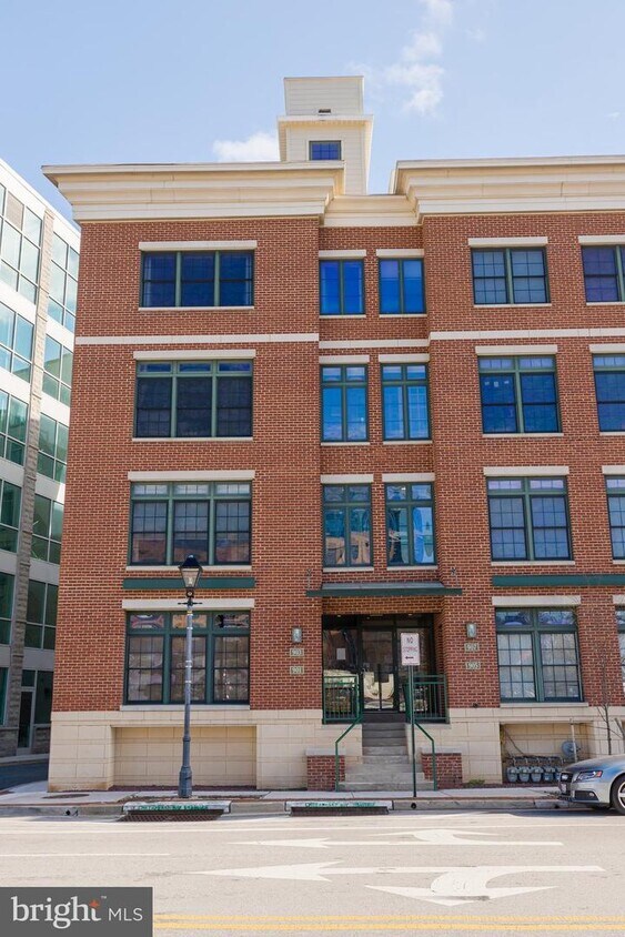 Primary Photo - 903 S Caroline St