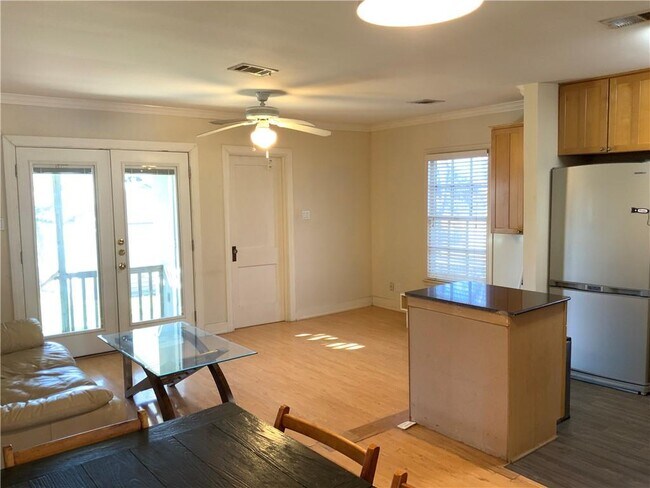 Building Photo - 2200 Newfield Ln
